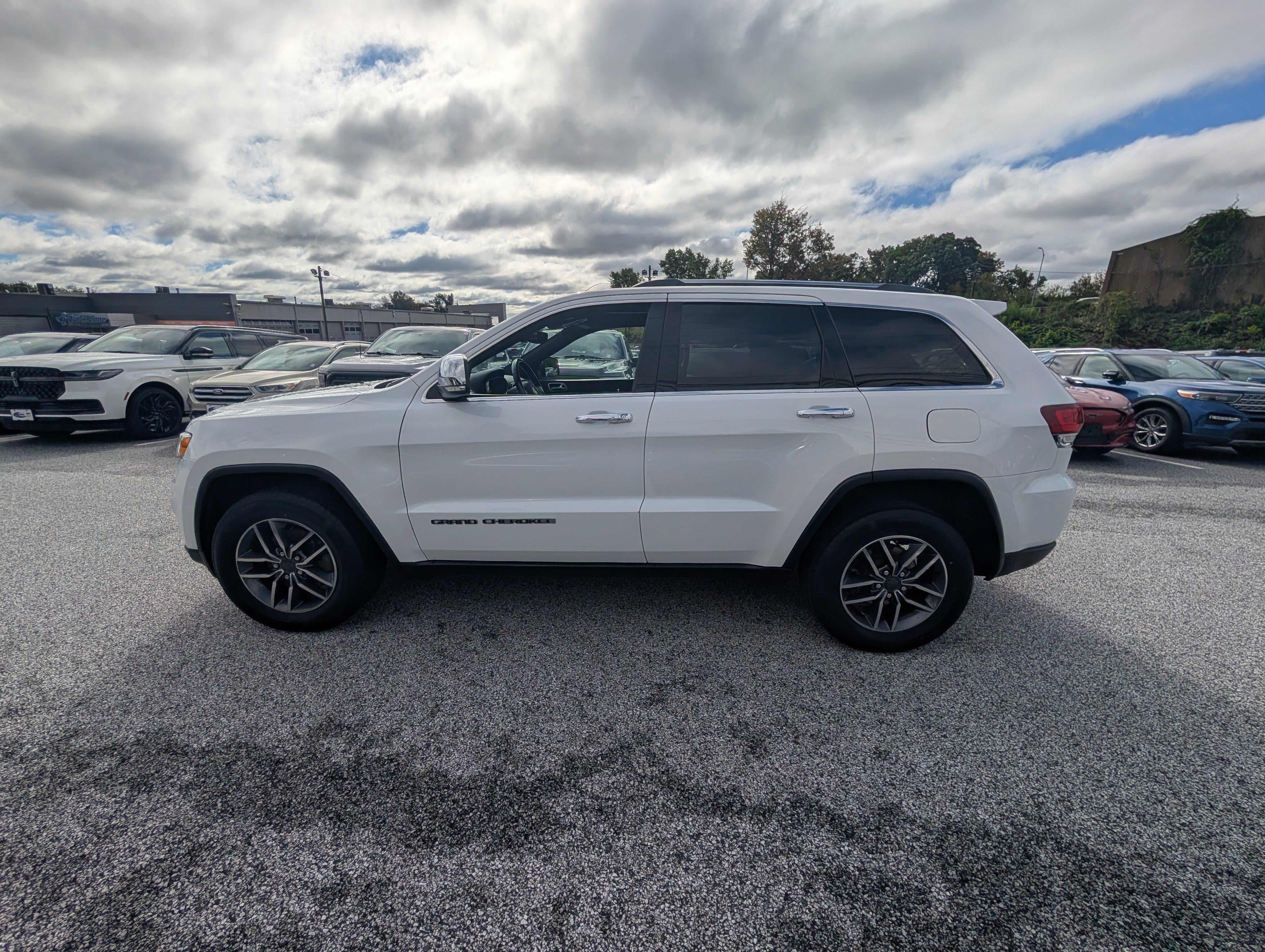 Used 2020 Jeep Grand Cherokee Limited AWD/4WD image 3