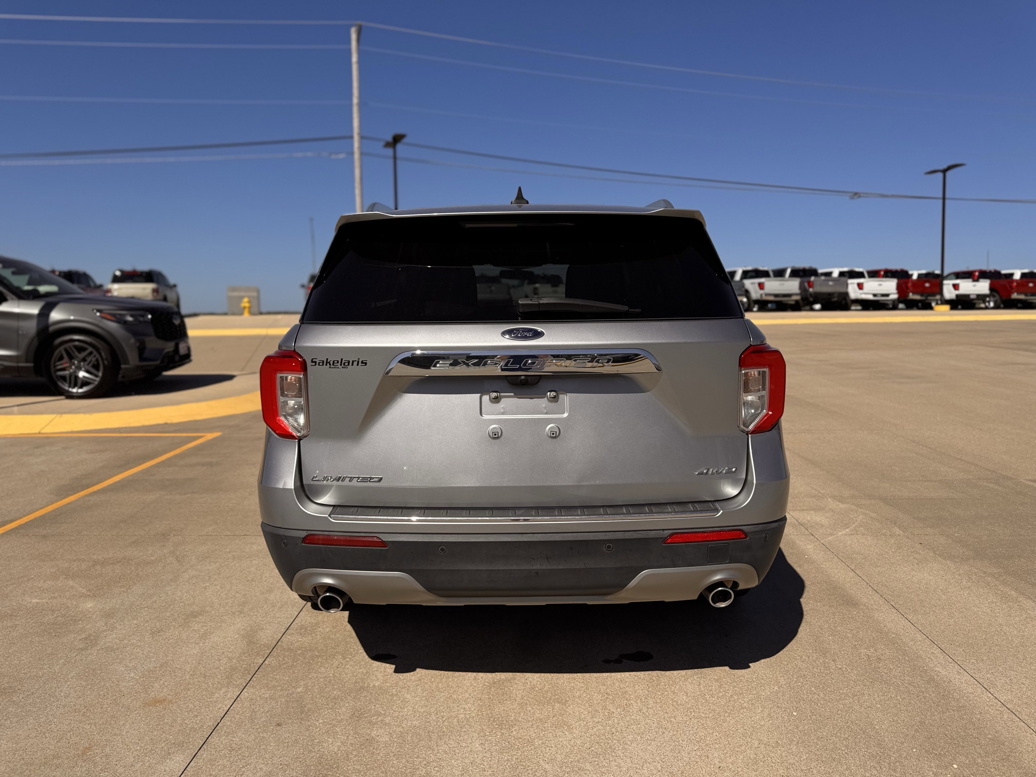 Certified 2022 Ford Explorer Limited w/ Equipment Group 301A image 4