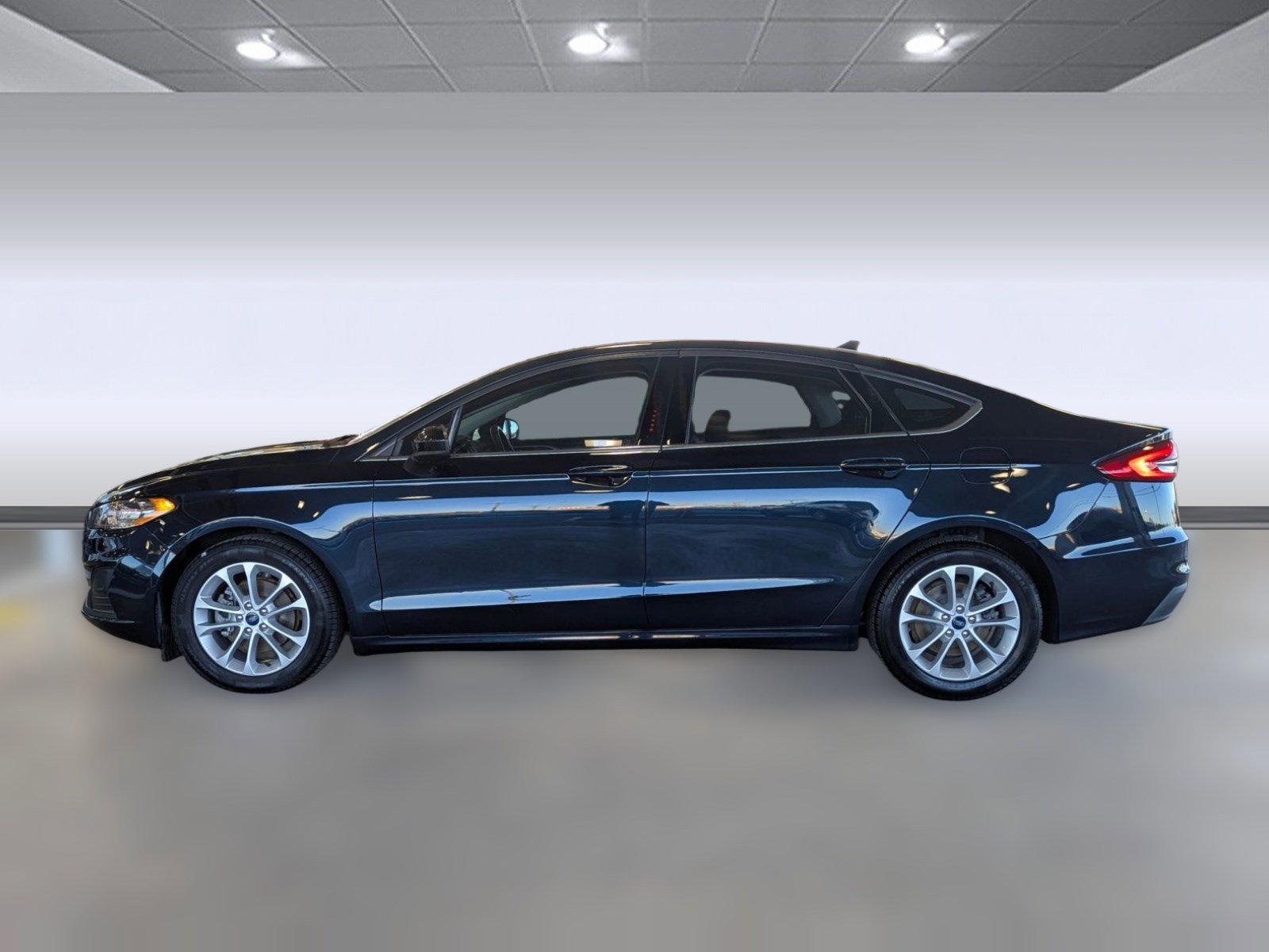 Certified 2020 Ford Fusion SE image 2