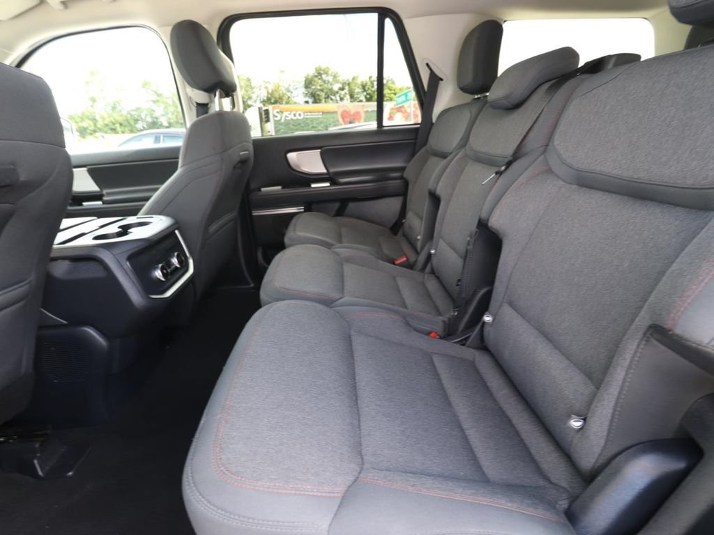 Certified 2025 Ford Expedition Active RWD image 9