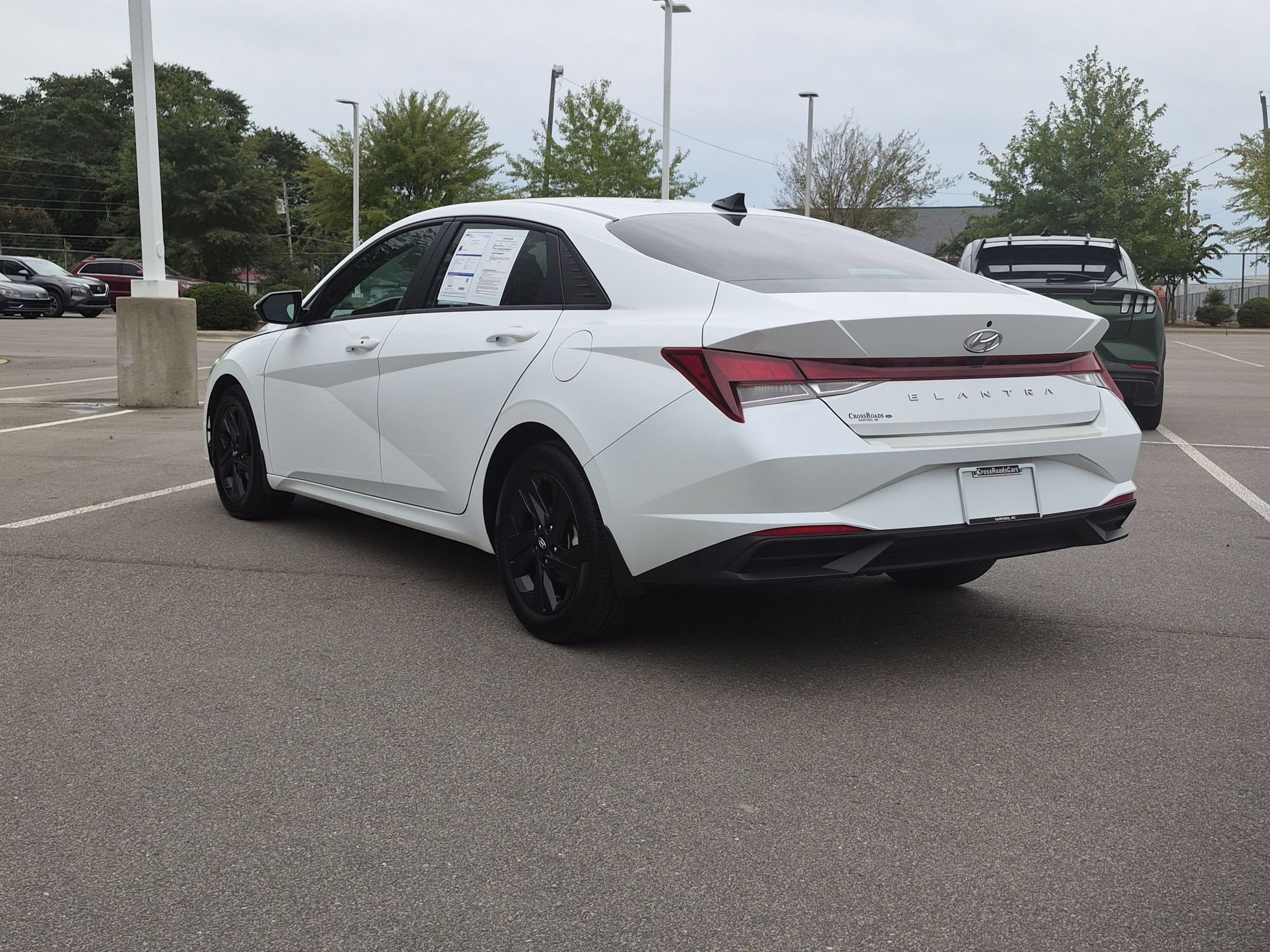 Used 2022 Hyundai Elantra SEL FWD image 6