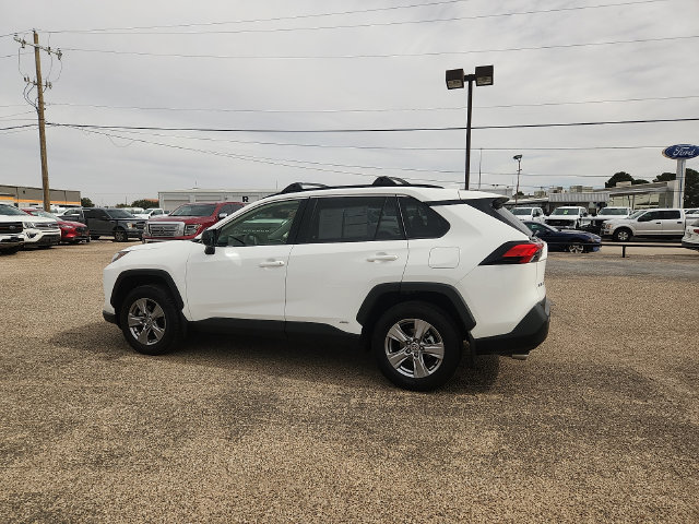Used 2025 Toyota RAV4 LE AWD/4WD image 4