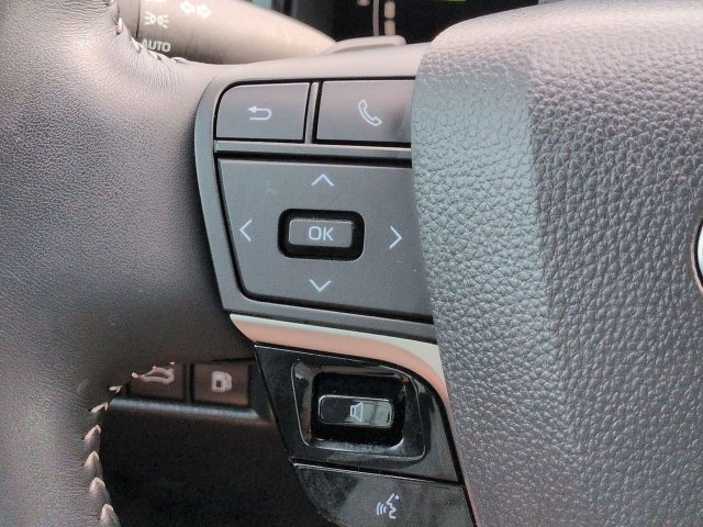 Used 2025 Toyota Camry SE w/ Convenience Package FWD image 22