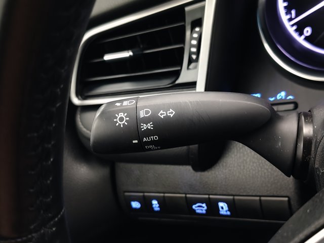 Used 2019 Toyota Camry SE FWD image 35