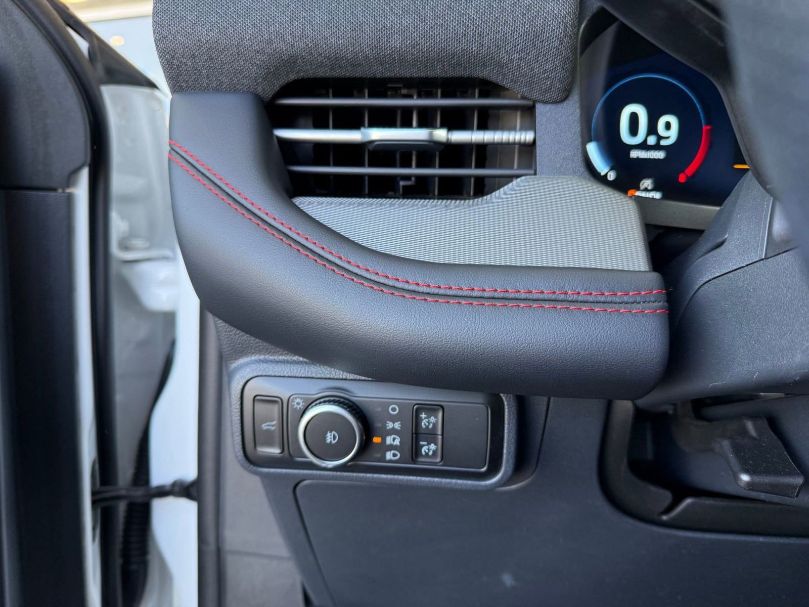 Certified 2025 Ford Explorer ST-Line w/ ST-Line Street Pack AWD/4WD image 25