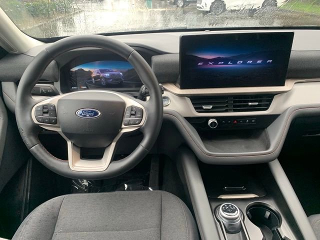 Certified 2025 Ford Explorer Active image 18