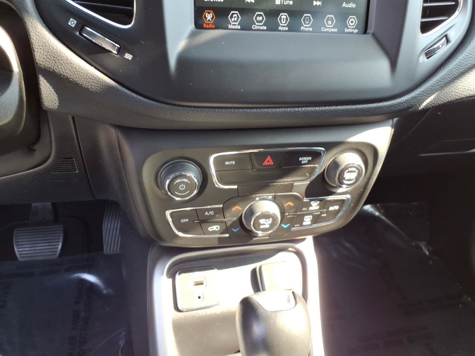 Used 2019 Jeep Compass Latitude FWD image 21
