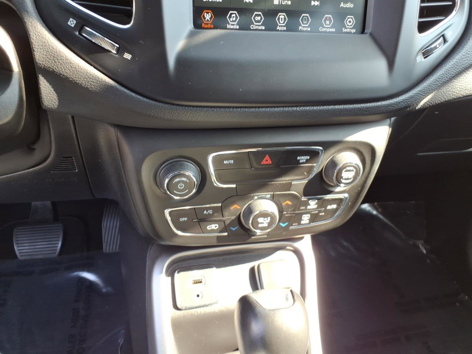 Used 2019 Jeep Compass Latitude FWD image 21