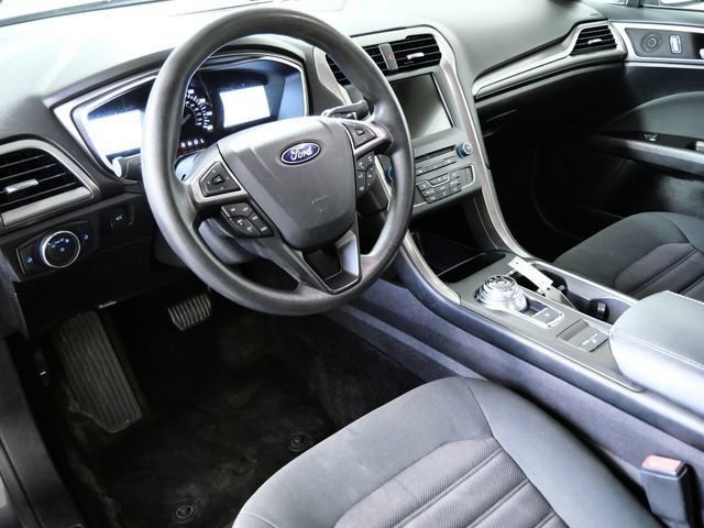 Certified 2017 Ford Fusion SE w/ Fusion SE Technology Package FWD image 3