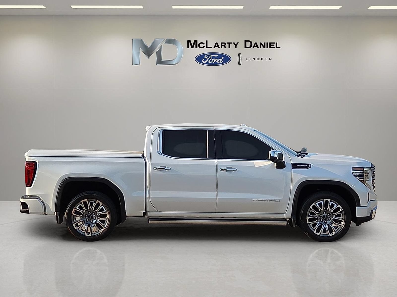 Used 2025 GMC Sierra 1500 Denali Ultimate AWD/4WD image 6