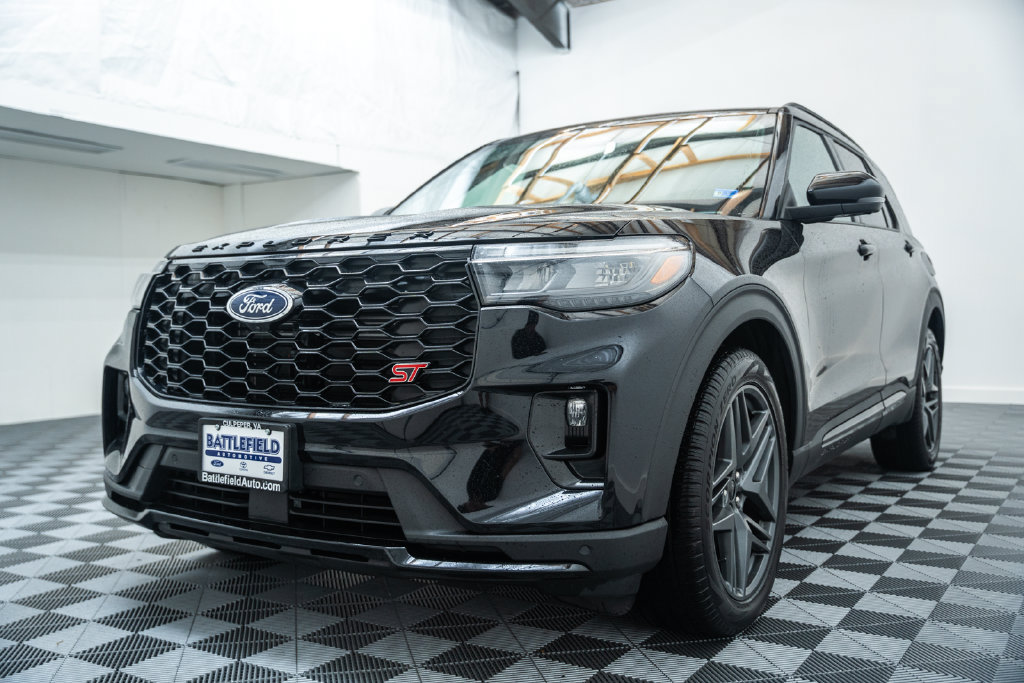 Certified 2025 Ford Explorer ST AWD/4WD image 3