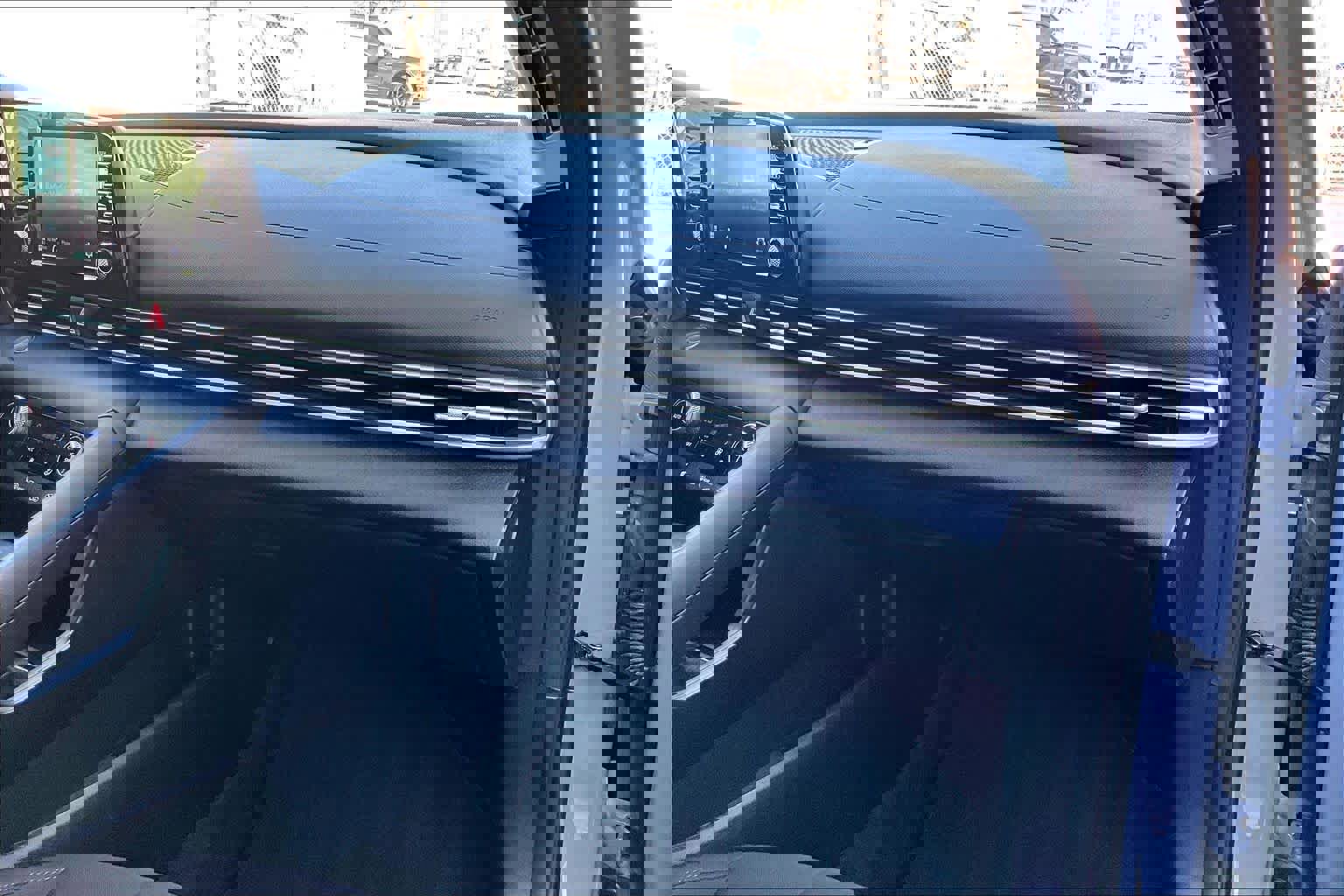 Used 2022 Hyundai Elantra SEL w/ Convenience + Premium Package image 19