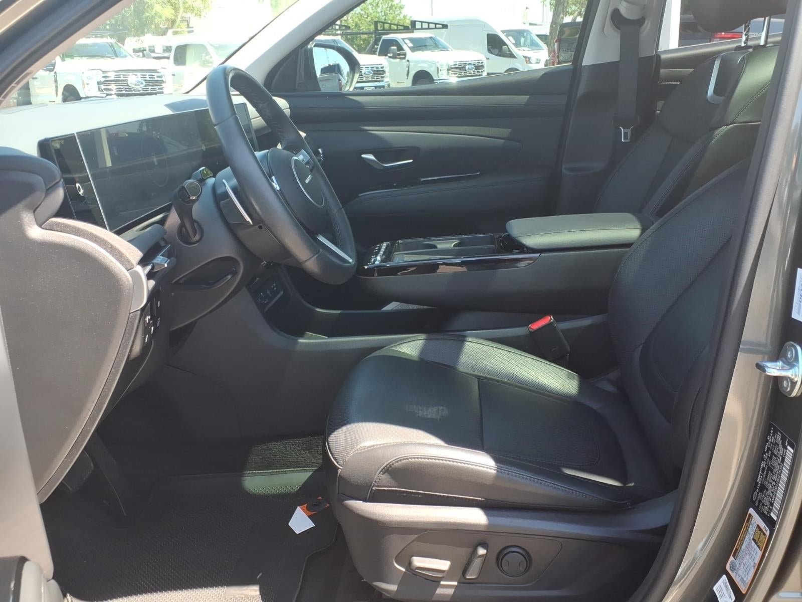 Used 2025 Hyundai Tucson Limited AWD/4WD image 23