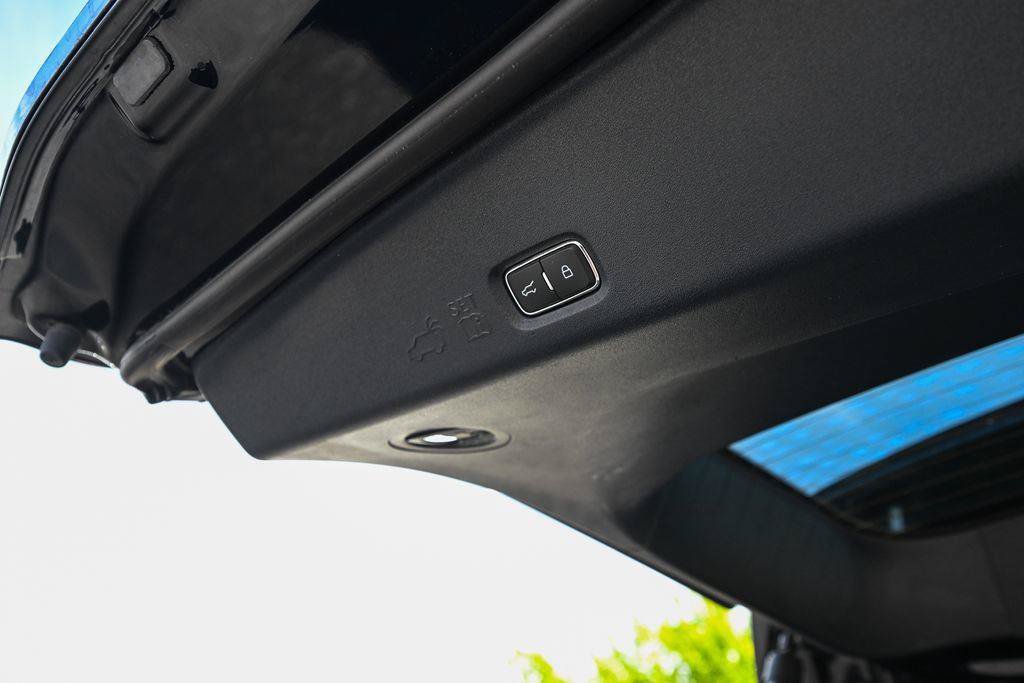 Certified 2025 Ford Expedition Active AWD/4WD image 18