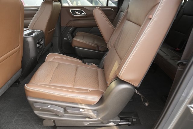 Used 2021 Chevrolet Suburban High Country w/ Max Trailering Package image 12