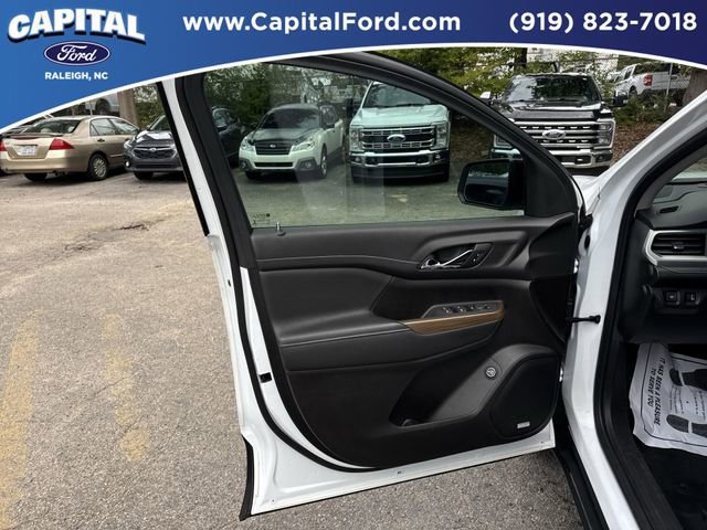 Used 2023 GMC Acadia SLE w/ Driver Convenience Package image 18