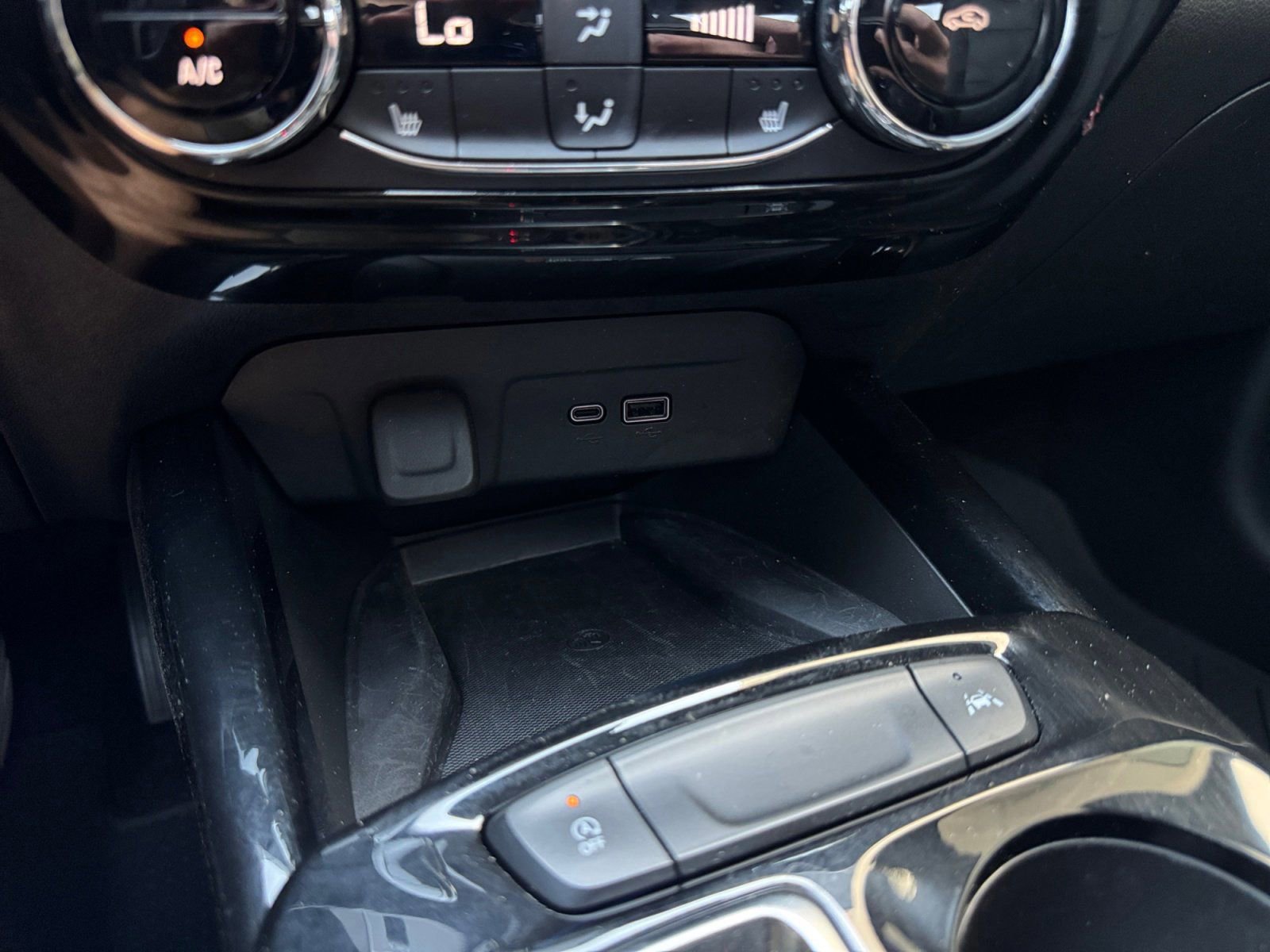 Used 2024 Chevrolet Trax RS w/ Sunroof Package image 22