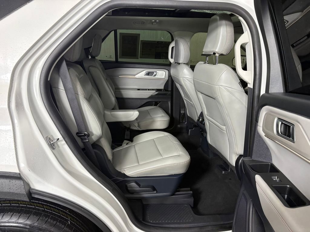 Certified 2025 Ford Explorer Active w/ Active Comfort Package AWD/4WD image 38