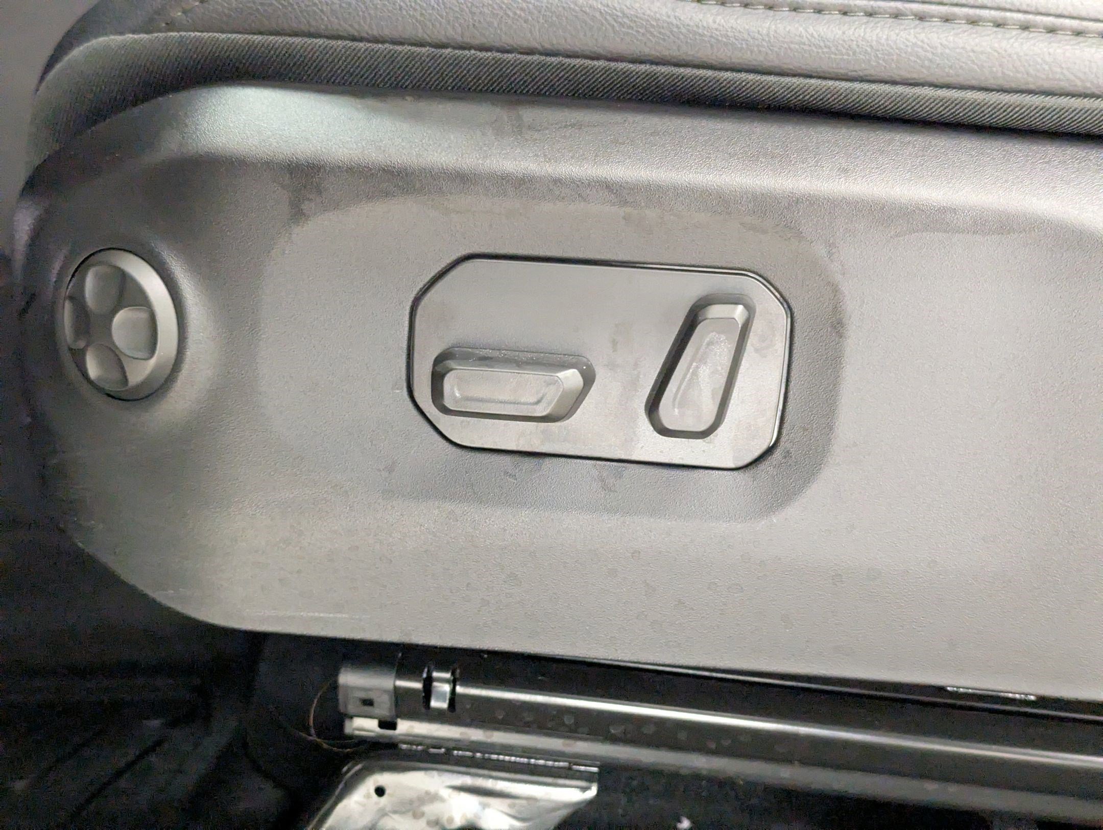 Used 2024 Jeep Wrangler Sahara image 12