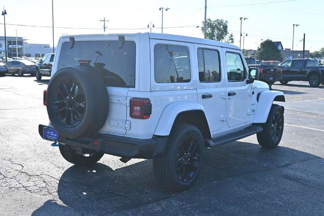 Used 2023 Jeep Wrangler Unlimited Sahara w/ Cold Weather Group AWD/4WD image 9