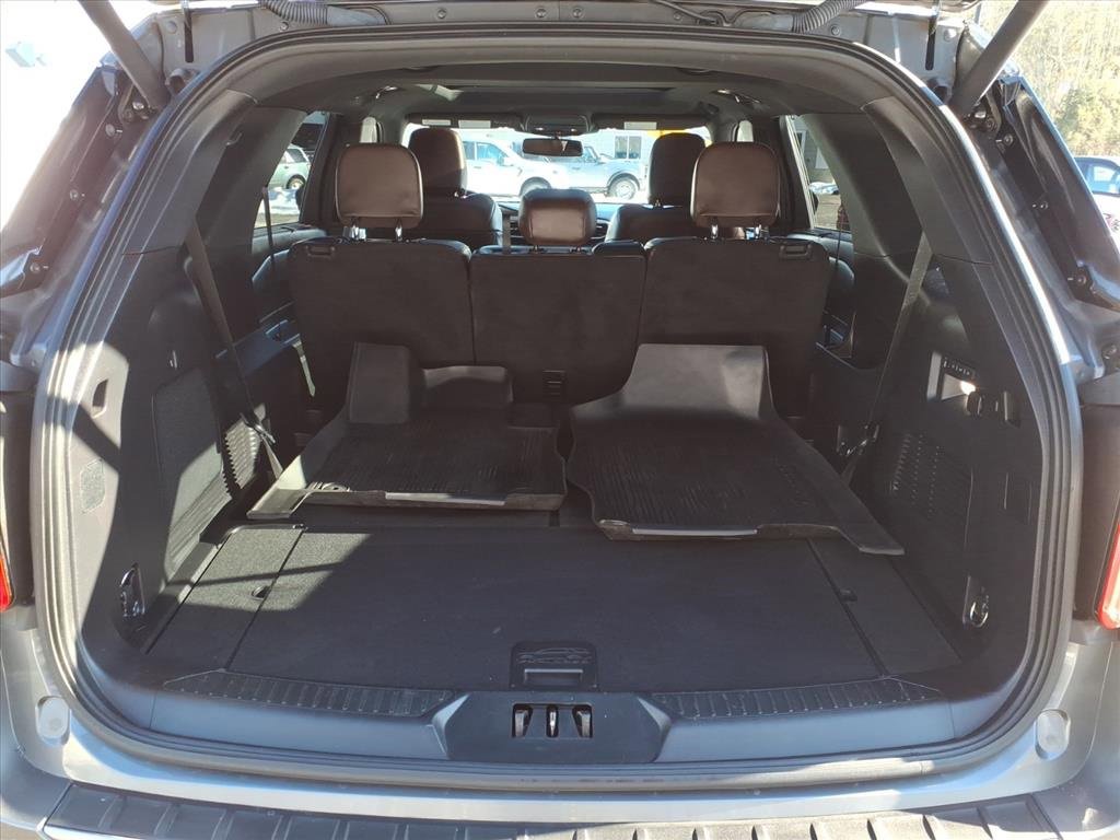 Certified 2021 Ford Explorer Platinum w/ Equipment Group 601A image 11