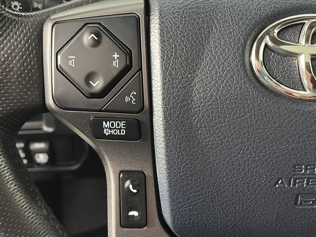 Used 2017 Toyota Tacoma TRD Off-Road w/ Premium & Technology Package AWD/4WD image 17