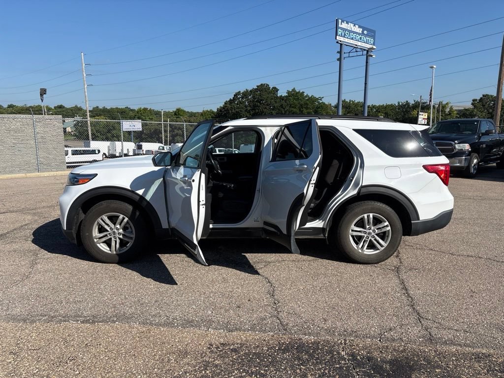 Certified 2020 Ford Explorer XLT w/ Comfort Package AWD/4WD image 4