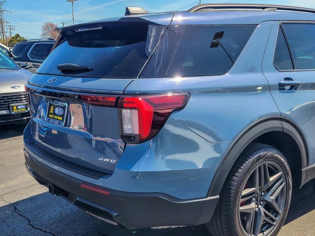 Certified 2025 Ford Explorer ST-Line w/ Premium Package AWD/4WD image 9