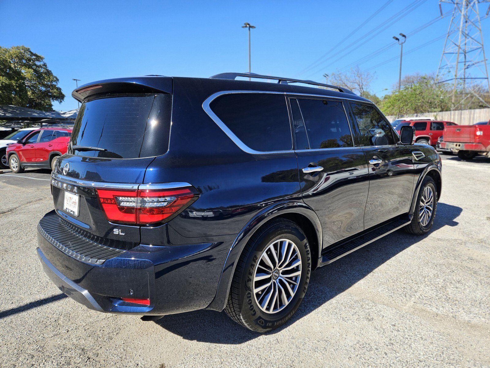 Used 2022 Nissan Armada SL w/ Captain's Chairs Package image 3