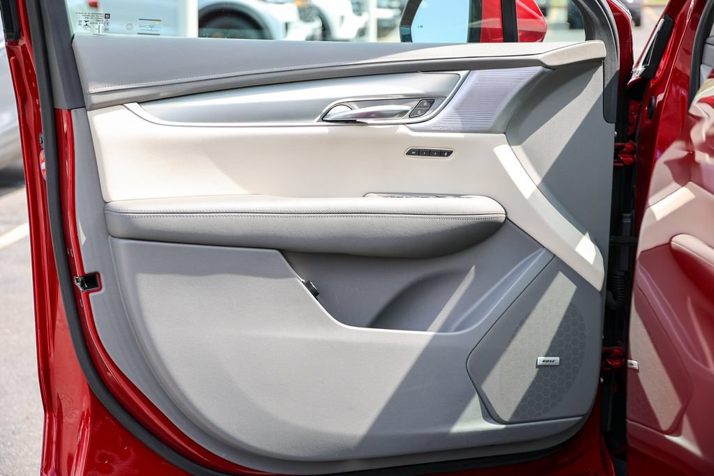 Used 2021 Cadillac XT5 Premium Luxury w/ LPO, Floor Liner Package AWD/4WD image 4