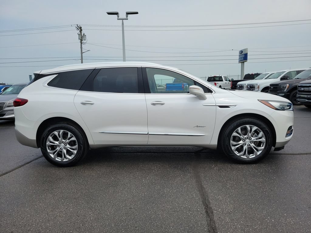 Used 2018 Buick Enclave Avenir w/ Avenir Technology Package AWD/4WD image 3