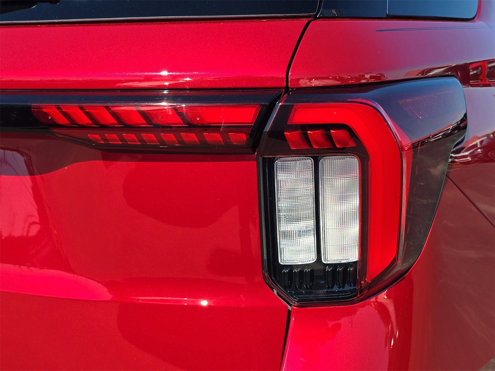 Certified 2025 Ford Explorer ST-Line w/ Premium Package image 6