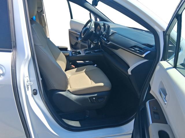 Used 2023 Toyota Sienna XLE FWD image 17