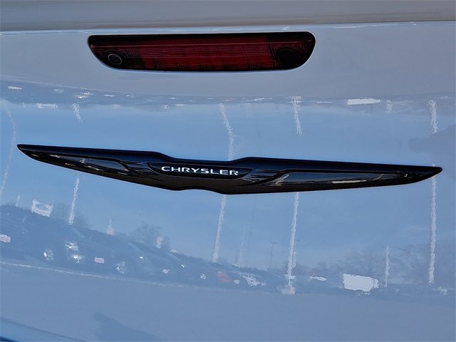 Used 2023 Chrysler 300 C image 30
