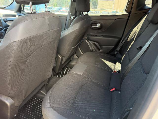 Used 2022 Jeep Renegade Altitude w/ Convenience Group AWD/4WD image 8