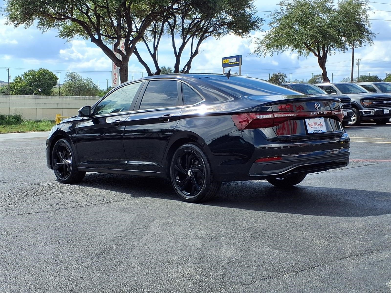 Used 2025 Volkswagen Jetta SE FWD image 7