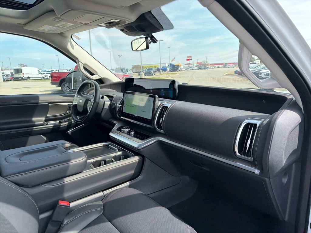 Certified 2025 Ford Expedition Max Platinum image 23