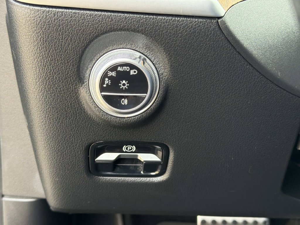 Used 2022 Mercedes-Benz C 300 Sedan image 23