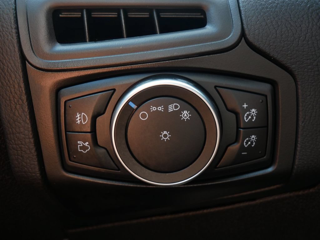 Certified 2018 Ford Focus SEL FWD image 17