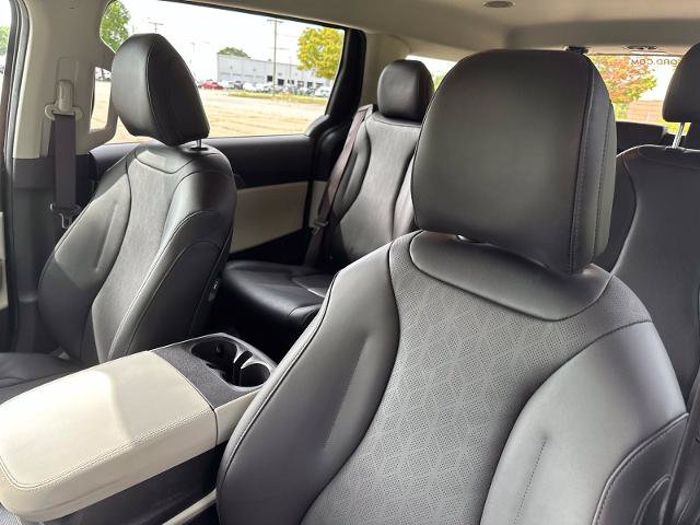 Used 2024 Kia Carnival LX FWD image 3
