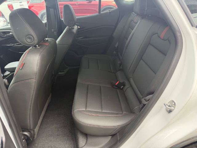 Used 2025 Chevrolet Trax RS w/ Sunroof Package FWD image 13