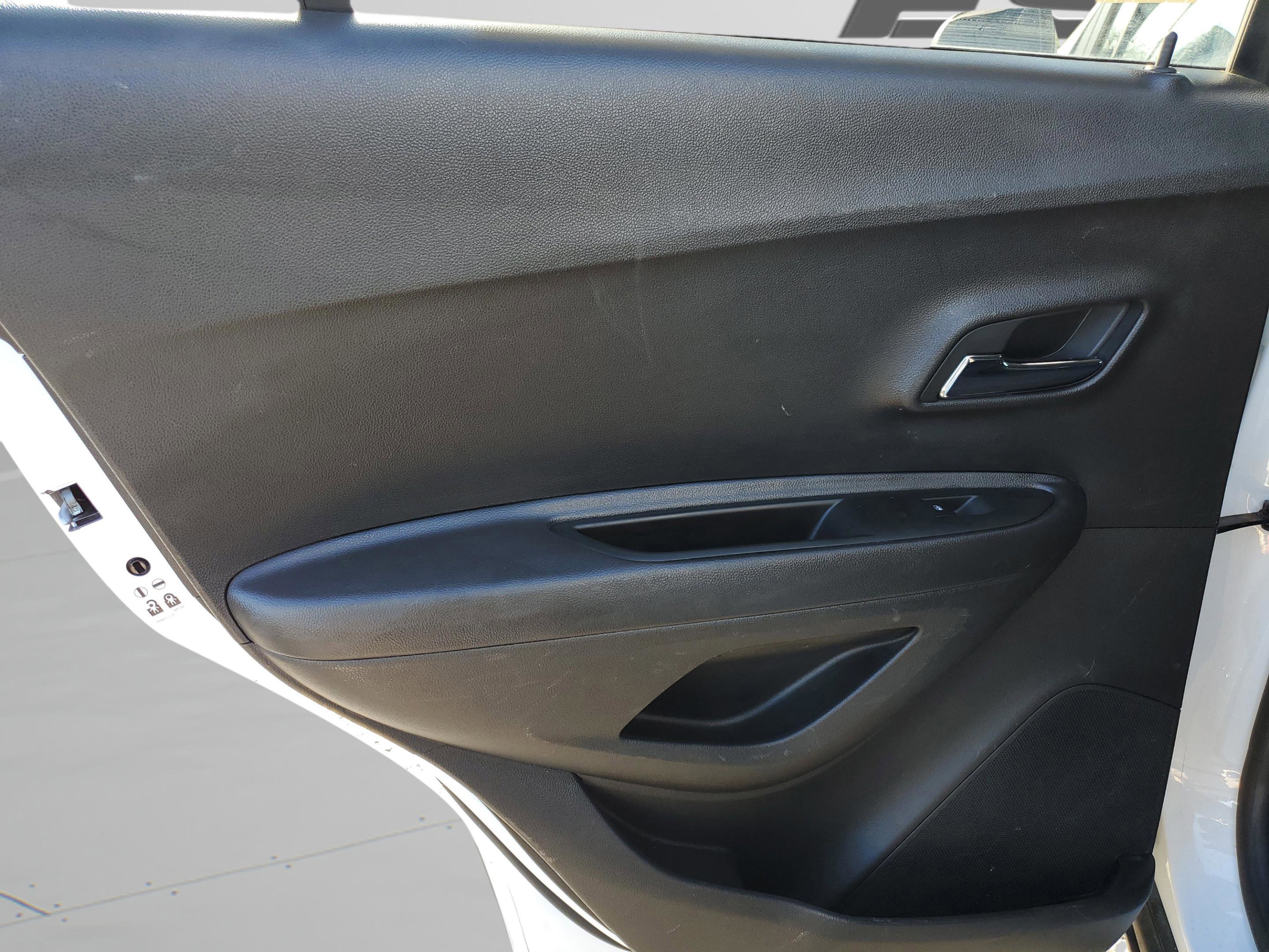 Used 2020 Chevrolet Trax LS w/ Tint and Cruise Package image 15