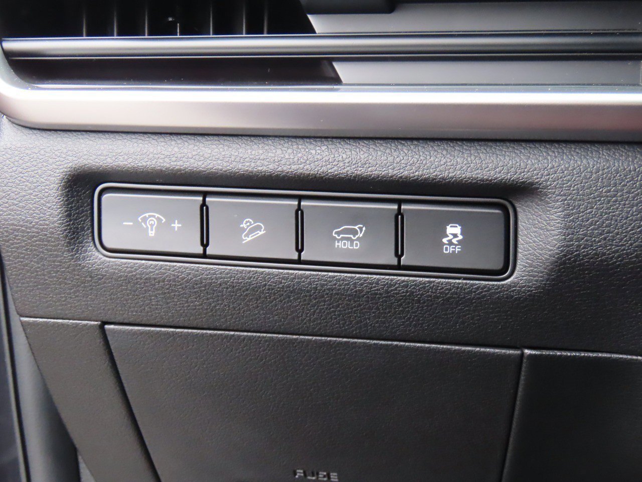 Used 2024 Kia Telluride EX w/ EX Captain's Chair Package image 27