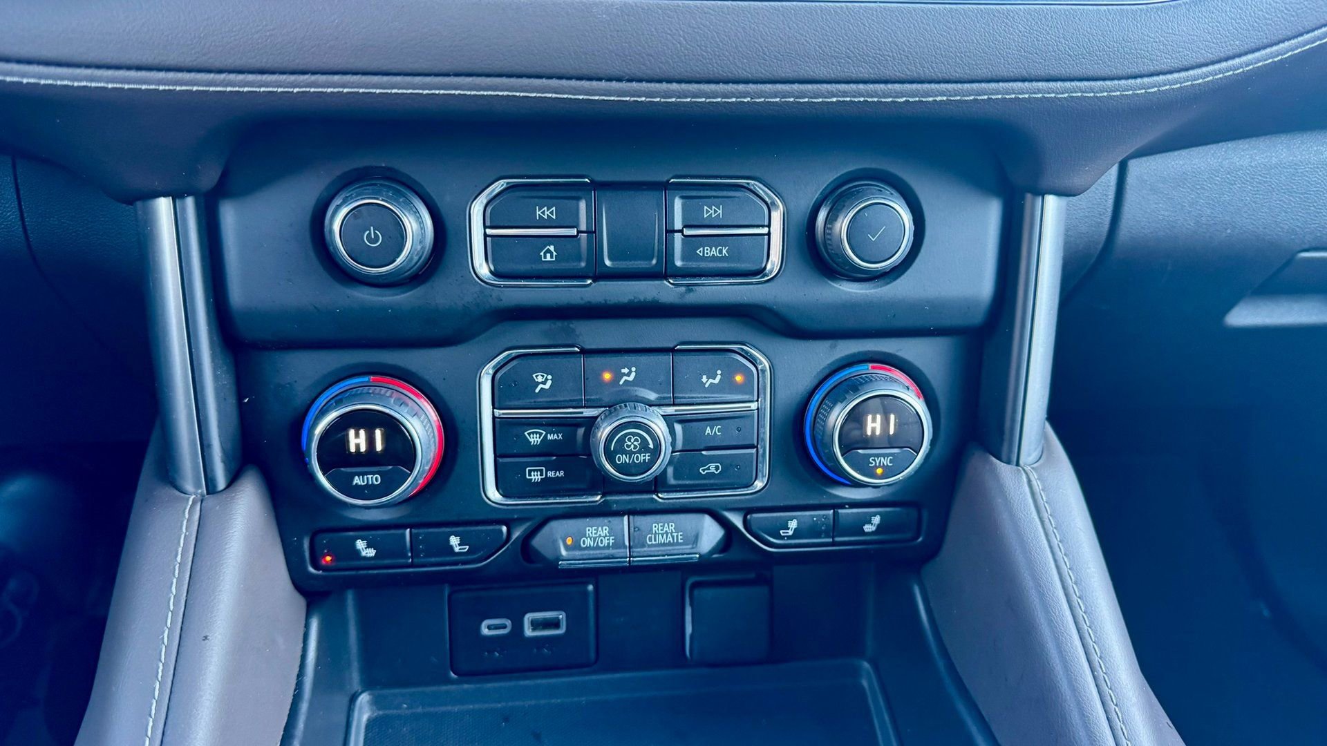 Used 2024 Chevrolet Suburban LT image 23