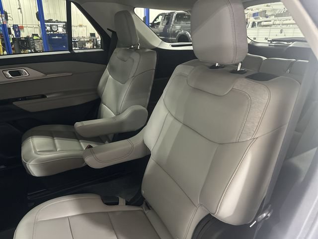Certified 2025 Ford Explorer Active w/ Active Comfort Package AWD/4WD image 30