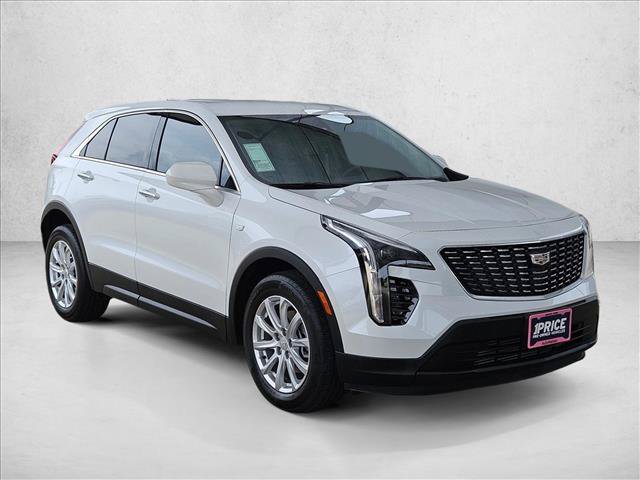 Used 2022 Cadillac XT4 Luxury w/ Cold Weather Package FWD image 3