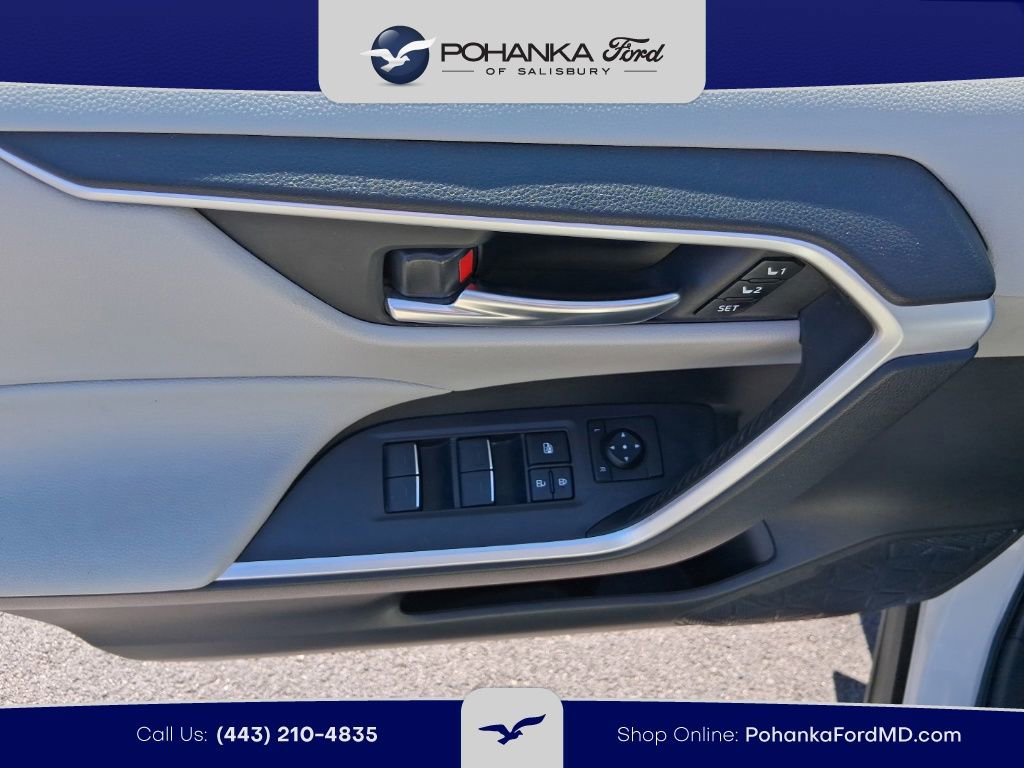 Used 2022 Toyota RAV4 XLE Premium AWD/4WD image 9