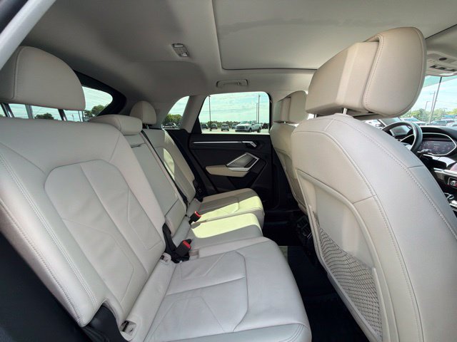 Used 2020 Audi Q3 2.0T Premium w/ Convenience Package AWD/4WD image 18