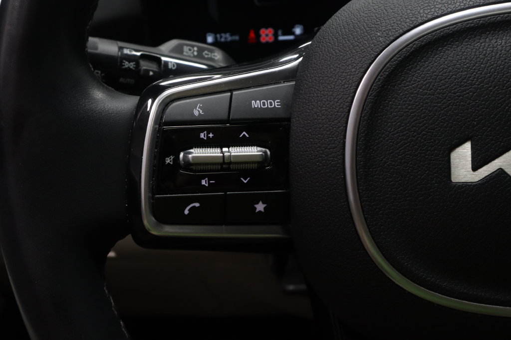 Used 2025 Kia Sorento SX AWD/4WD image 26