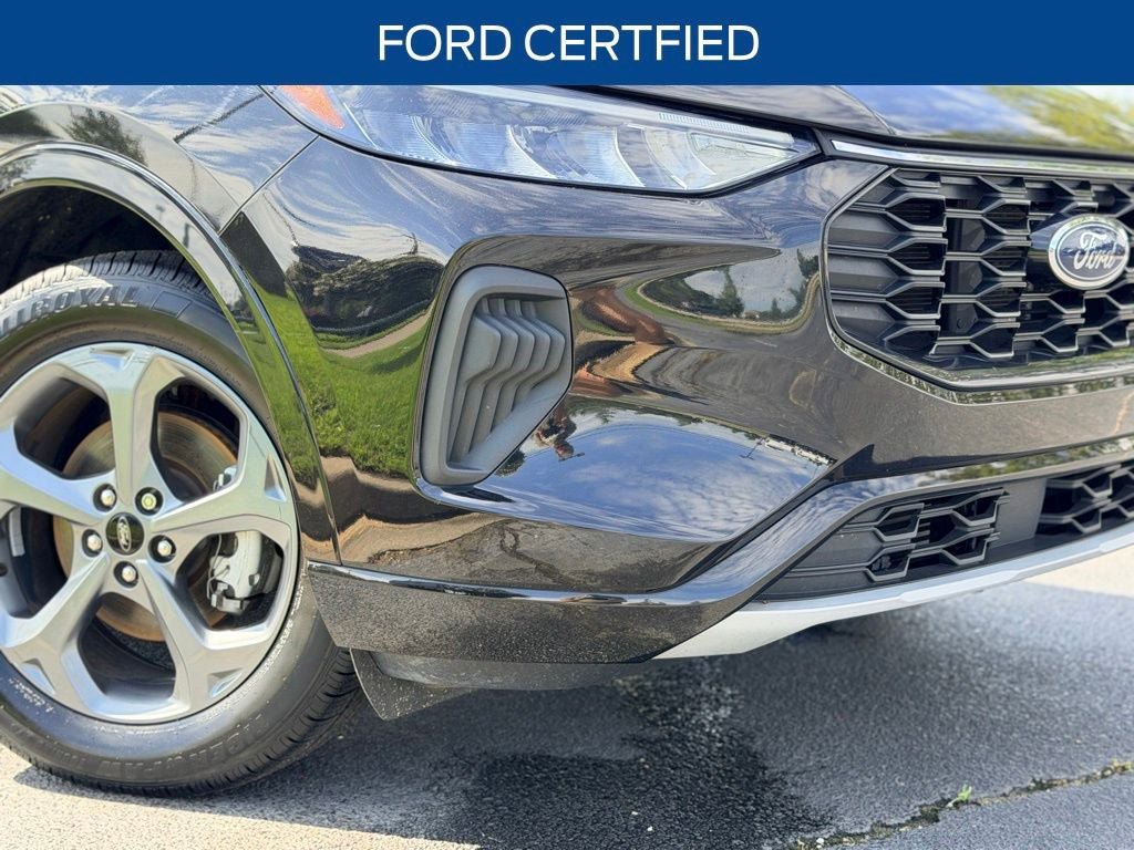 Certified 2023 Ford Escape ST-Line w/ Tech Pack #1 AWD/4WD image 3